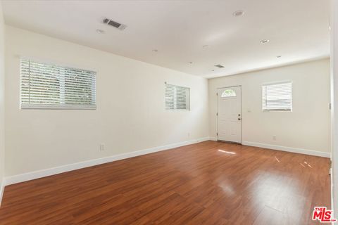 Photo of 1206 N Beachwood Drive, Los Angeles, CA 90038 (MLS # 26832335)