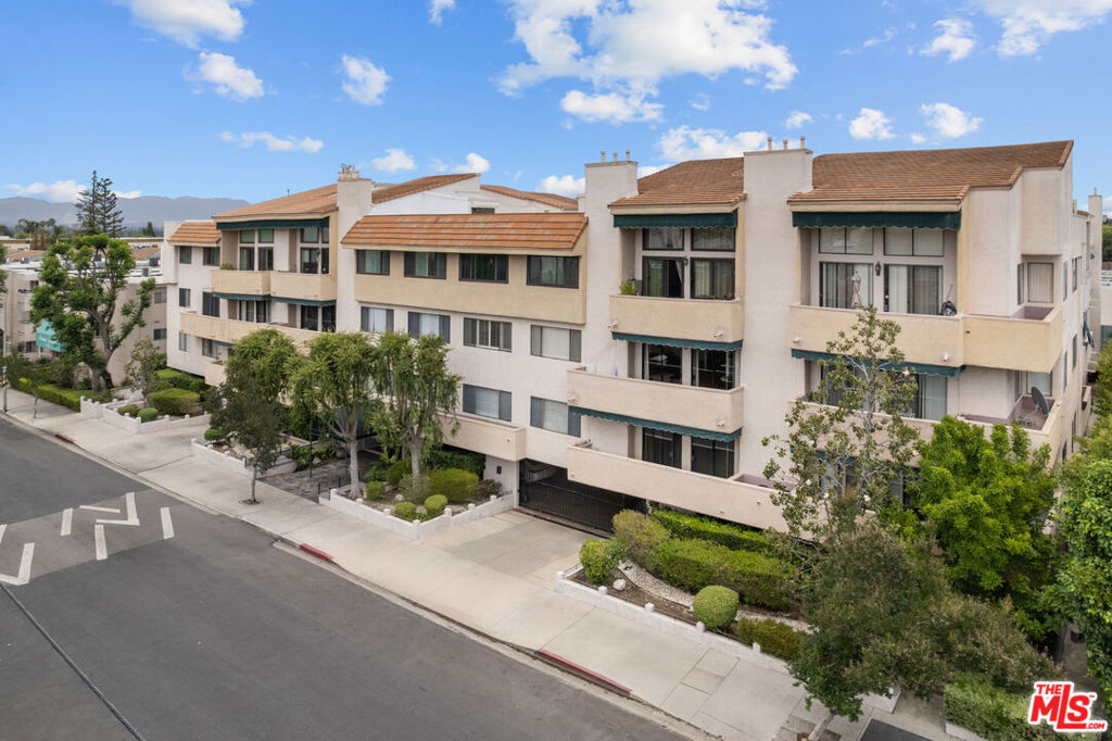 Presenting a two-story penthouse nestled in the Racquet Club complex of Encino, California. Spanning 1,459 sq. ft., this exquisite residence boasts soaring ceilings, two bedrooms, and two recently renovated bathrooms, offering sophistication and comfort. Upon entering the foyer, you are greeted by a sun-drenched living and dining area. Floor-to-ceiling windows flood the space with natural light. Step outside onto the balcony and you'll discover views of the gorgeous Koi pond and inviting swimming pool. The recently remodeled kitchen features pristine quartz countertops, a sleek built-in cooktop, brand-new refrigerator, oven, dishwasher, and a built-in convection oven. The bathrooms have also been thoughtfully updated with modern finishes. The main floor is home to a serene master suite, tucked away at the end of the hallway for ultimate privacy, complete with a beautifully renovated en-suite bathroom and walk-in closet. An additional guest bathroom in the hallway adds convenience for visitors. In-unit washer and dryer add to the convenience of modern-day living. On the upper level, you'll find the second bedroom with access to your own private rooftop retreat - an entertainer's dream space, perfect for soaking in the California sunshine, hosting unforgettable gatherings, or admiring the views of the green hills to the north and the iconic valley to the east and south. In addition to the tennis courts, a clubhouse, and secure underground parking, the Racquet Club complex offers a Koi pond and sparkling pool.