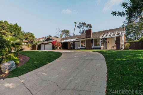 Photo of 1451 Ventana Dr DR, Escondido, CA 92029 (MLS # 260021590SD)