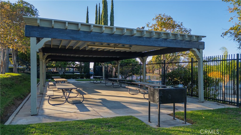 Village Grove/Border - Residential