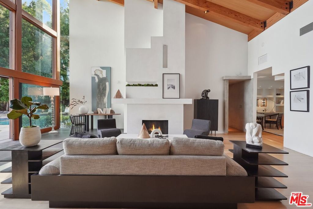 2238 Stradella Road
