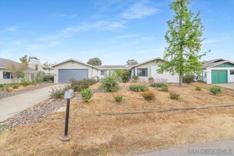 Photo of 715 Hunter St, Ramona, CA 92065 (MLS # 260018368SD)