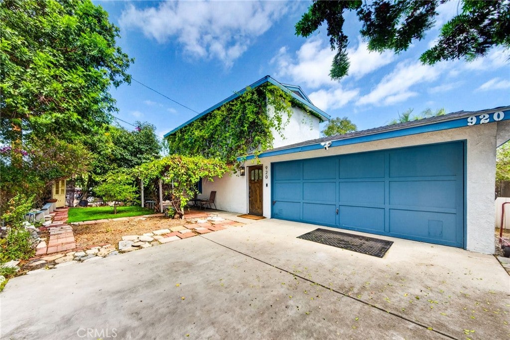 920 N Grand