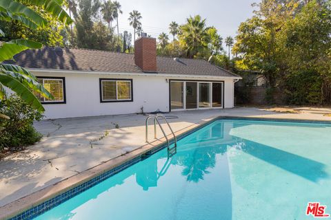 Photo of 5604 Valley Circle Boulevard, Woodland Hills, CA 91367 (MLS # 25611225) Photo of 5604 Valley Circle Boulevard, Woodland Hills, CA 91367 (MLS # 25611225)