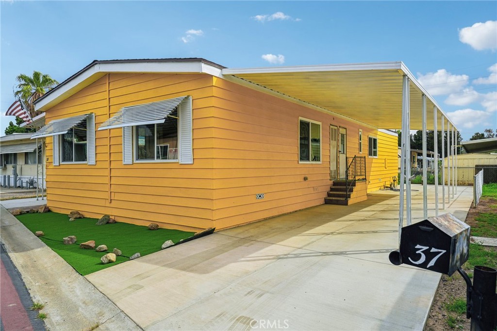 2930 W Rialto ave 37