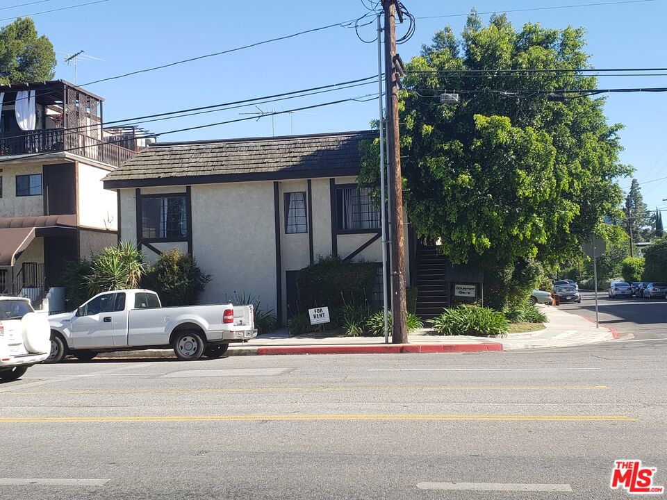 Stunning One bedroom, one bath apartment, in the heart of Sherman Oaks, located on a primarily residential street, one block east of Sepulveda. Close to Sherman Oaks Galleria, easy Access Via the 101 & 405 Fwy's, Costco, restaurants and Shopping on Ventura Blvd. Amenities: Neutral light grey laminate floors throughout, shower over tub, Plenty of closet space, Stove, microwave, dishwasher, garbage disposal. Central heat and air conditioning system. One car garage with remote and Parking space in front of it. -Owner pays water, hot water, gardener and trash, tenant pays gas and electric. If interested please contact. Outside laundry on Premises. This beautiful 1bd/1ba apartment-home is available immediately! Small pet accepted with additional fees. This unit is located on the second floor and there is no elevator in the building.