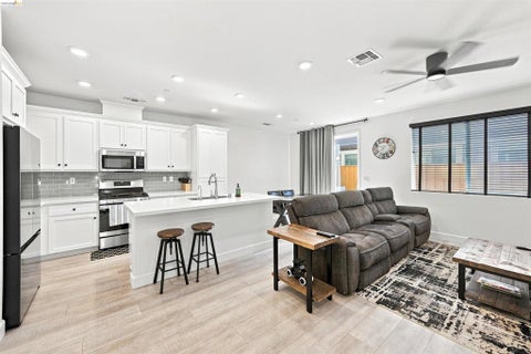 Photo of 59 Autumn Ln LN, Pittsburg, CA 94565 (MLS # 41145776)