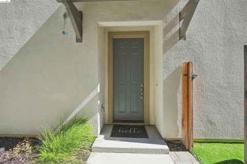 Photo of 59 Autumn Ln LN, Pittsburg, CA 94565 (MLS # 41145776)