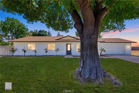 Photo of 29991 Riverside St, Shafter, CA 93263 (MLS # IV26090307)