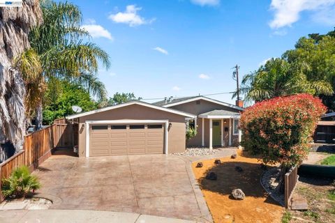 Photo of 38 KINGS COURT CT, Bay Point, CA 94565 (MLS # 41133725)