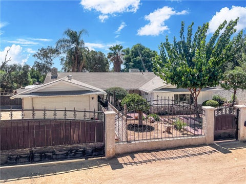 Photo of 25325 Mountain Cliff DR, Moreno Valley, CA 92557 (MLS # CV26202244)