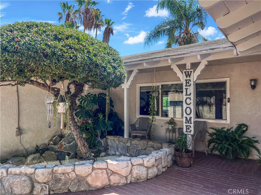 25325 Mountain Cliff