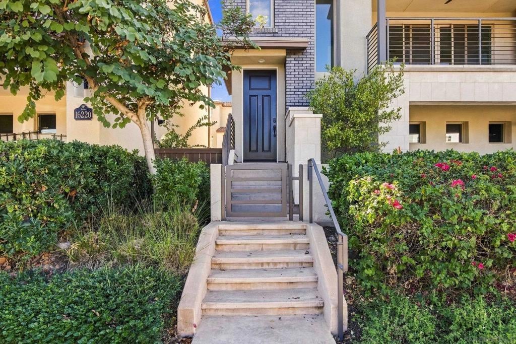 16218 Camden Cir