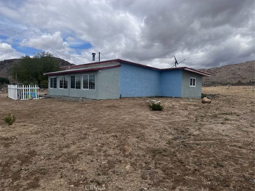 Photo of 15069 Burns Dr, Apple Valley, CA 92307 (MLS # HD25240502)