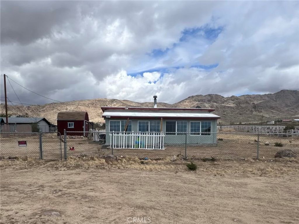 Photo of 15069 Burns Dr, Apple Valley, CA 92307 (MLS # HD25240502)