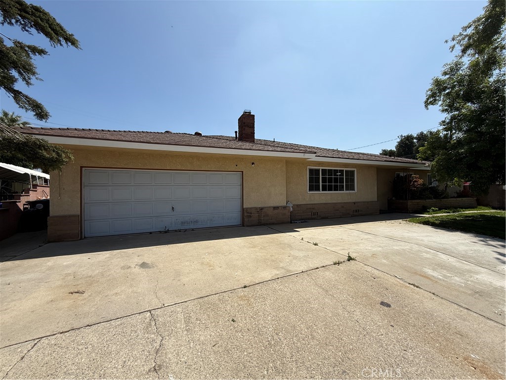 NEWLY UPDATED 3 BEDROOM 2.5 BATHROOM CUL-DE-SAC HOME! THIS HOME HAS BEEN COMPLETELY UPDATE WITH NEW FLOORING, PAINT AND LIGHT FIXTURES THROUGHOUT. THE KITCHEN AND BATHROOMS HAVE BEEN UPDATED WITH NEW CABINETS, COUNTERTOPS AND FIXTURES. THE BACKYARD OFFER A REFRESHING POOL TO ENJOY.