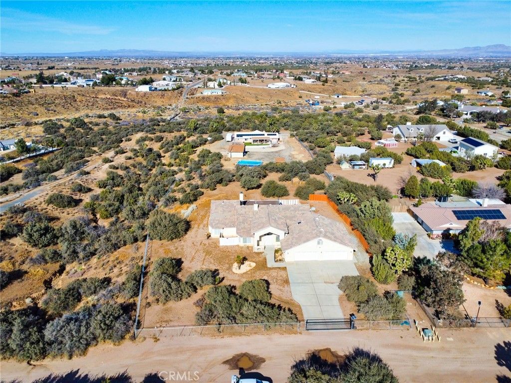 Photo of 9920 Sage Street, Oak Hills, CA 92344 (MLS # TR25244811)