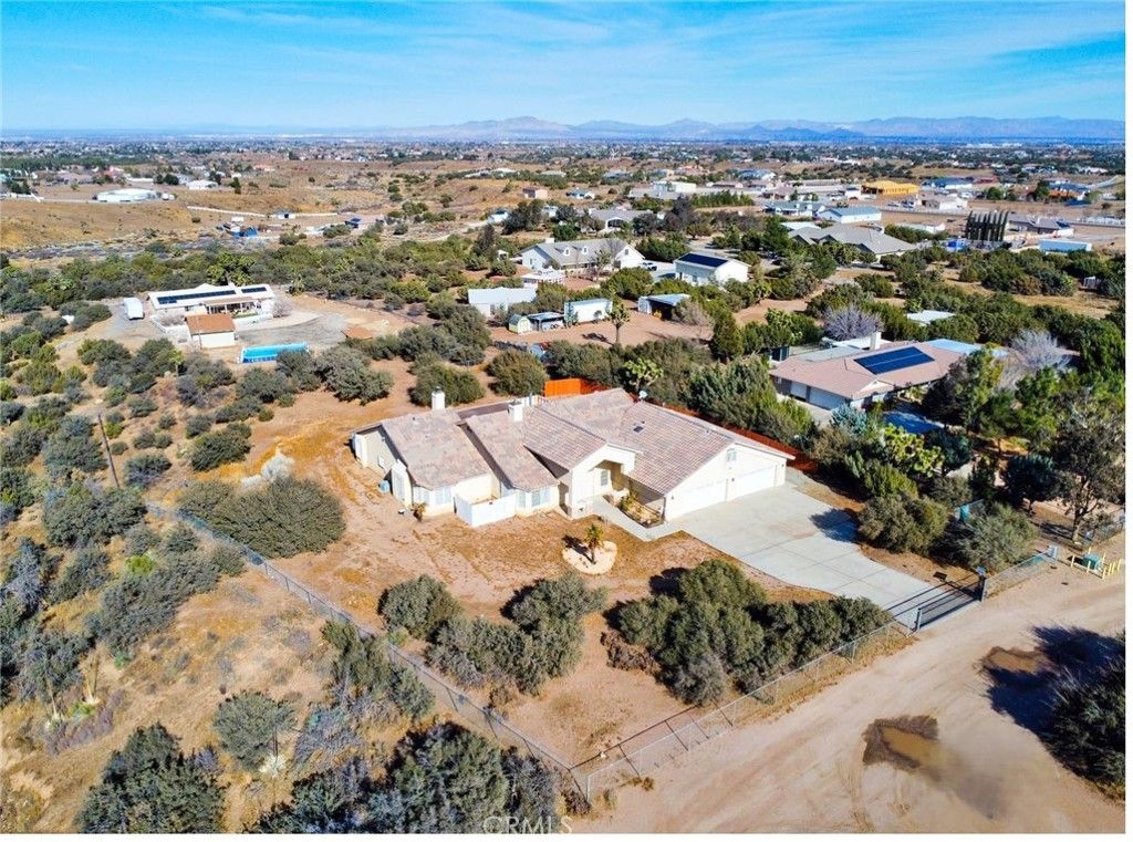 Photo of 9920 Sage Street, Oak Hills, CA 92344 (MLS # TR25244811)