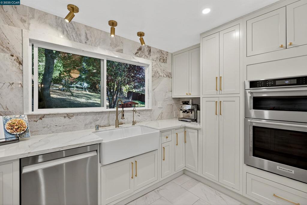 IVY DRIVE AREA - Residential