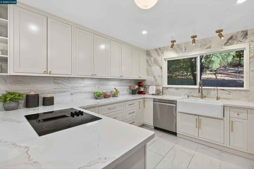 IVY DRIVE AREA - Residential