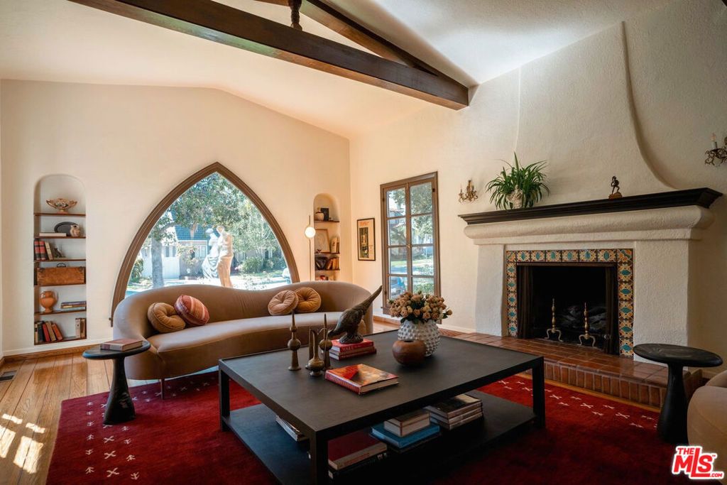 Photo of 1102 La Zanja Drive, Glendale, CA 91207 (MLS # 25598217)