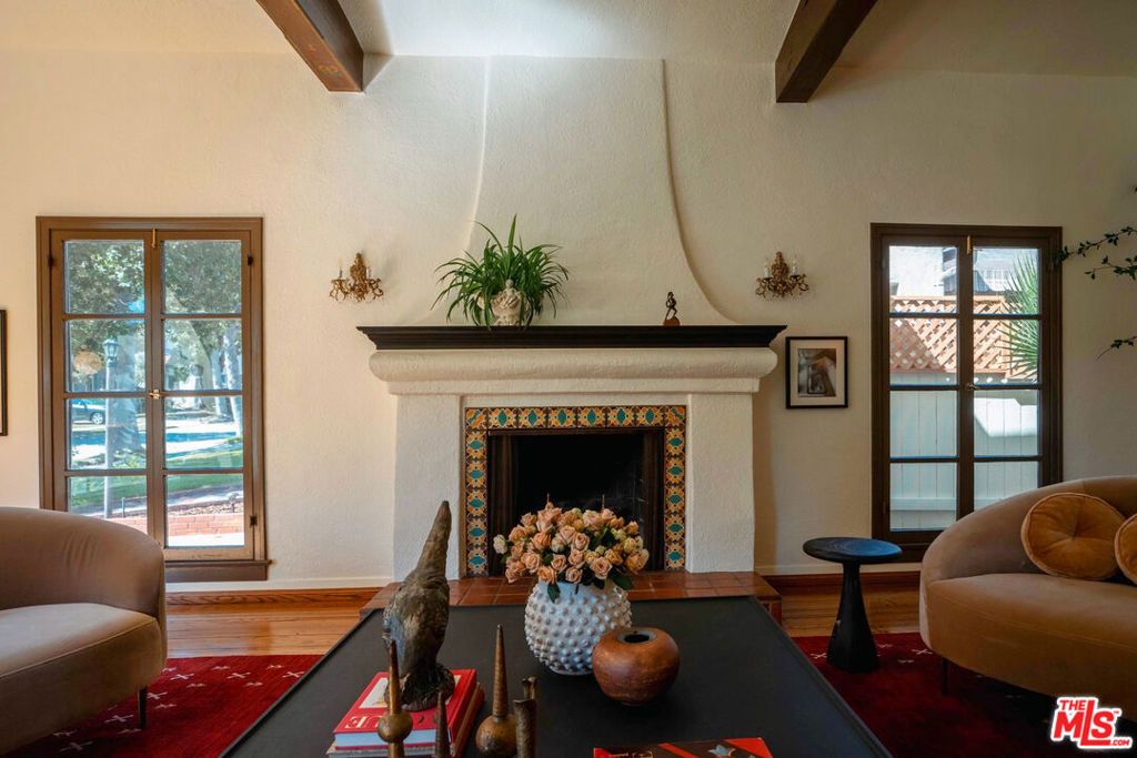 Photo of 1102 La Zanja Drive, Glendale, CA 91207 (MLS # 25598217)