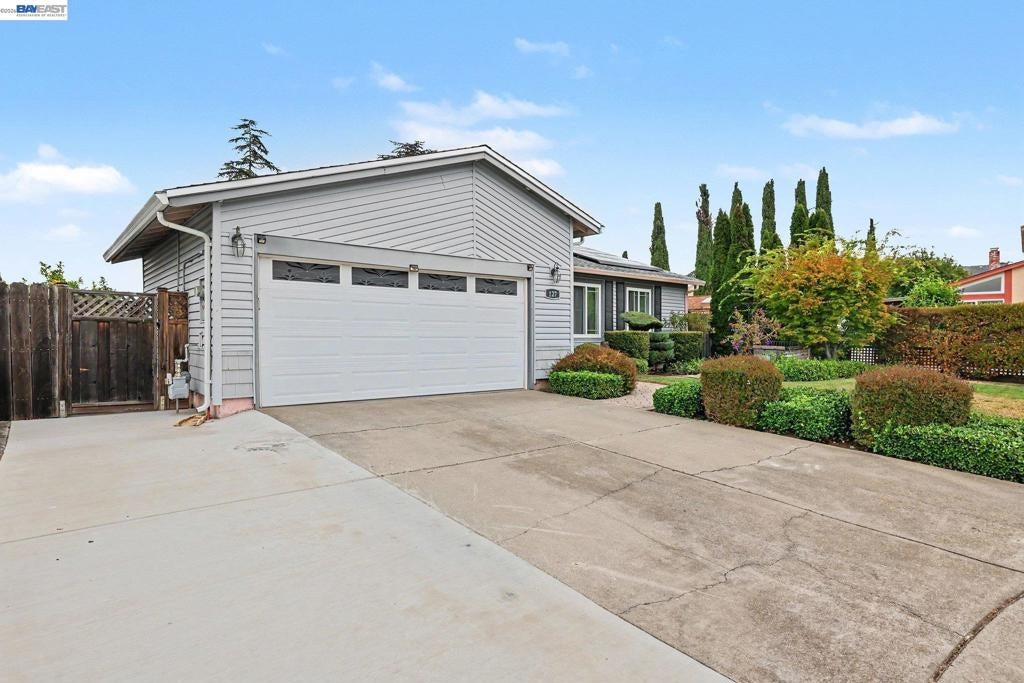 127 Catalpa Ct CT, Hercules CA 94547