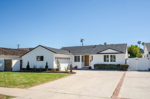 Photo of 18630 Cantara Street, Reseda, CA 91335 (MLS # SR26059999)