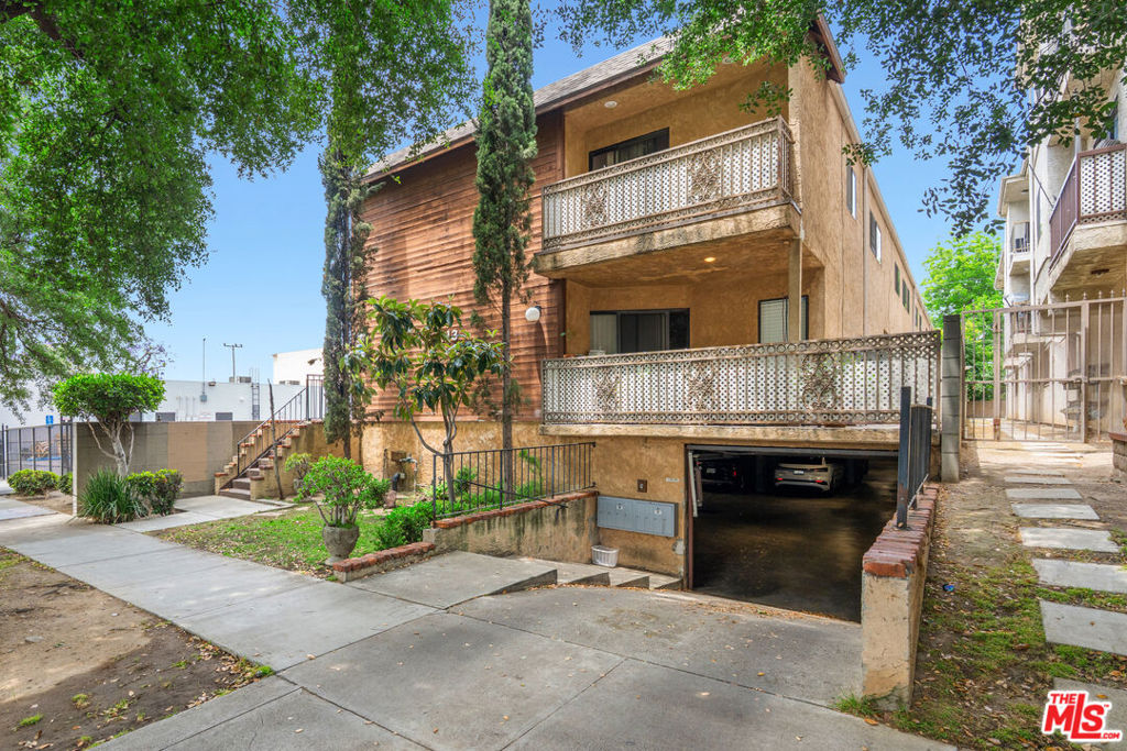 1113 Thompson Avenue