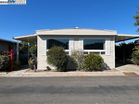 Photo of 1439 Almeria Drive Dr, Hayward, CA 94544 (MLS # 41112661) Photo of 1439 Almeria Drive Dr, Hayward, CA 94544 (MLS # 41112661)