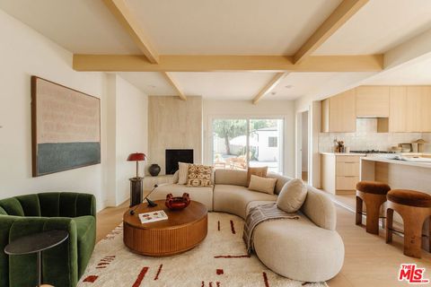 5250 Lemona Avenue Sherman Oaks CA 91411