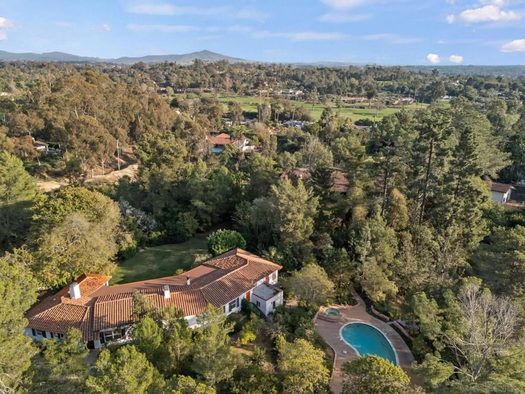 Photo of 6141 Lago Lindo, Rancho Santa Fe, CA 92067 (MLS # 260001905SD)