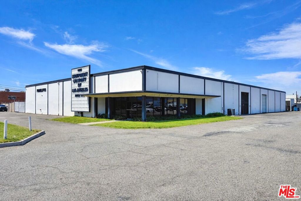 1005 E Orangethorpe Avenue