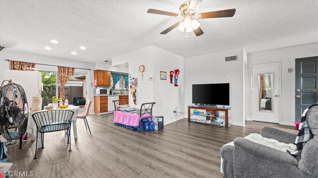 619 S Palm E