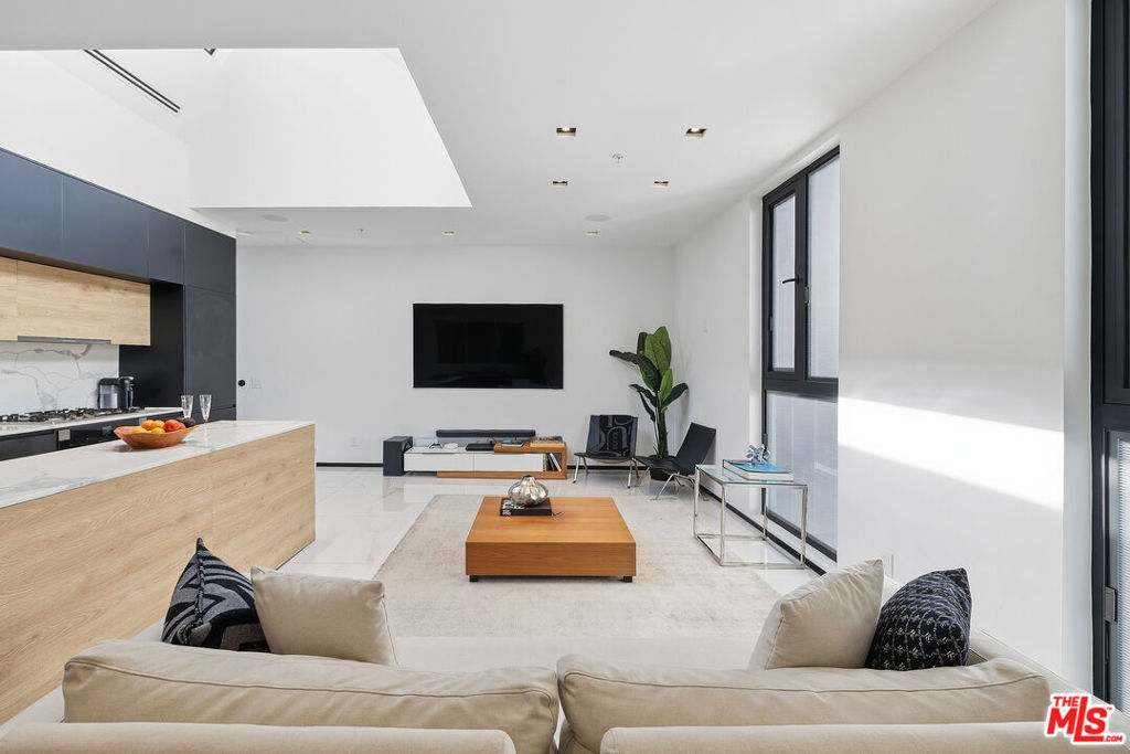 1253 N Sweetzer Avenue 7