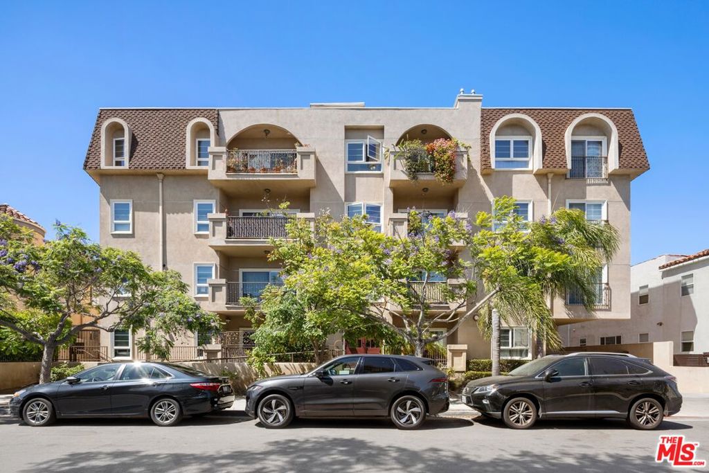 8555 Cashio Street PH 4