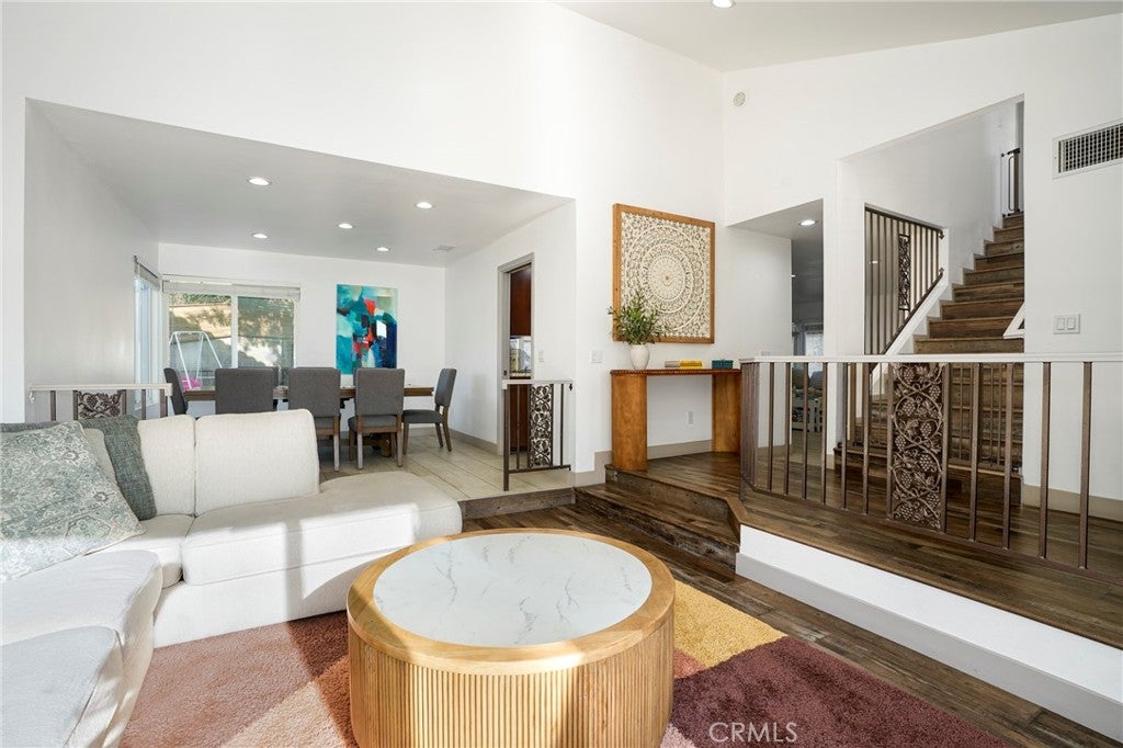 10110 Sunland Boulevard