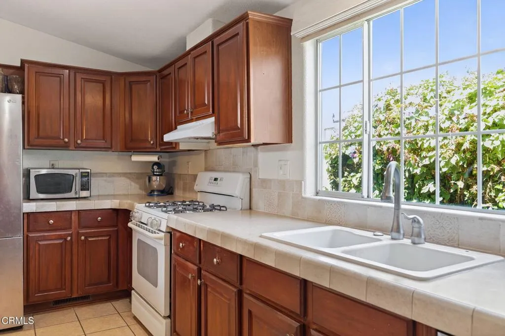 Ojai, California 93023, United States, 3 Bedrooms Bedrooms, ,2 BathroomsBathrooms,Residential,Active,173913