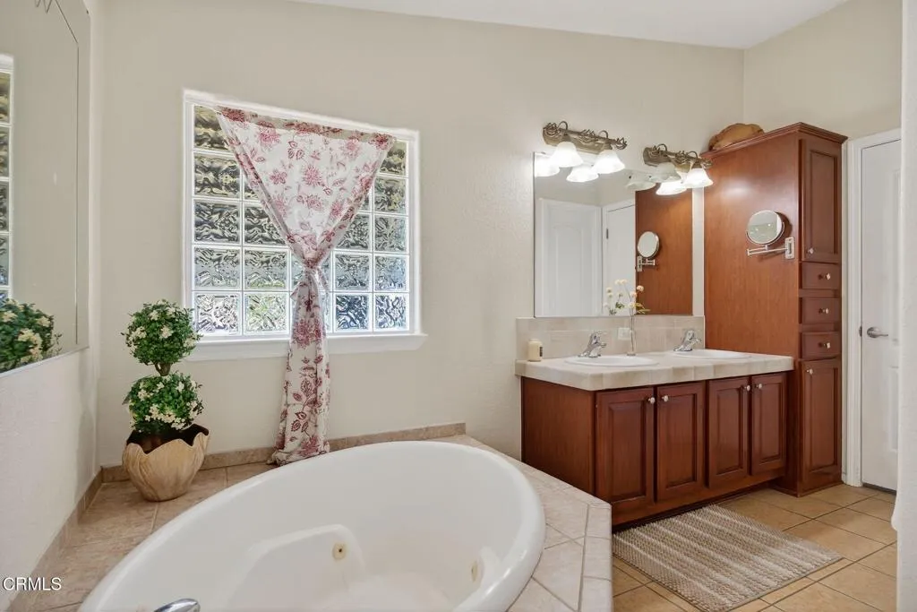 Ojai, California 93023, United States, 3 Bedrooms Bedrooms, ,2 BathroomsBathrooms,Residential,Active,173913