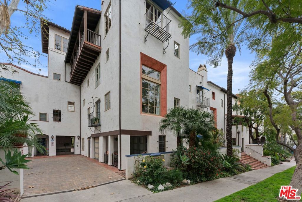 Photo of 1414 N Harper Avenue #5, West Hollywood, CA 90046 (MLS # 26655441)