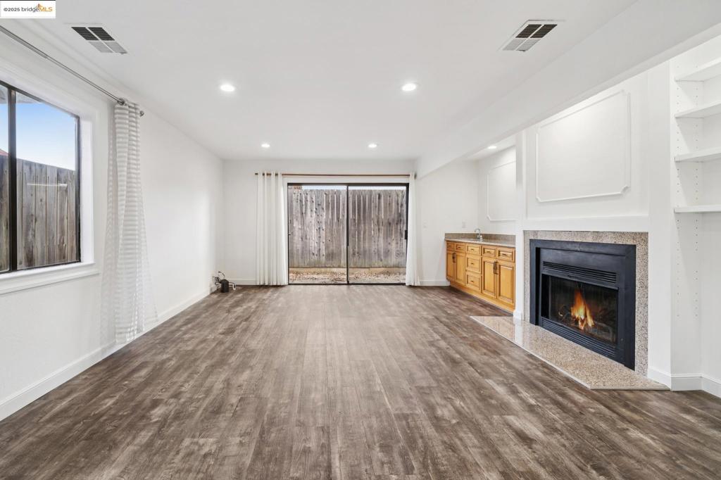 TWO WORLDS - Residential