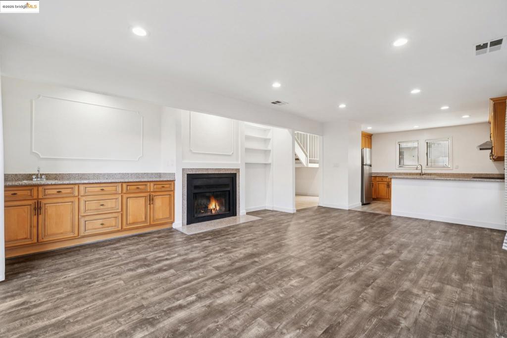 TWO WORLDS - Residential