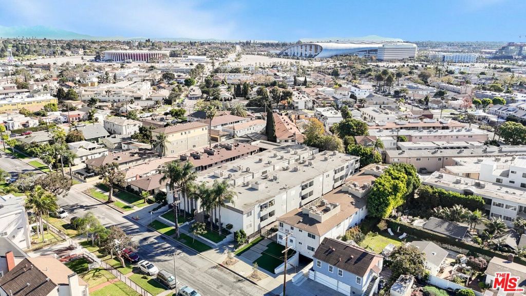 212 E Tamarack Avenue