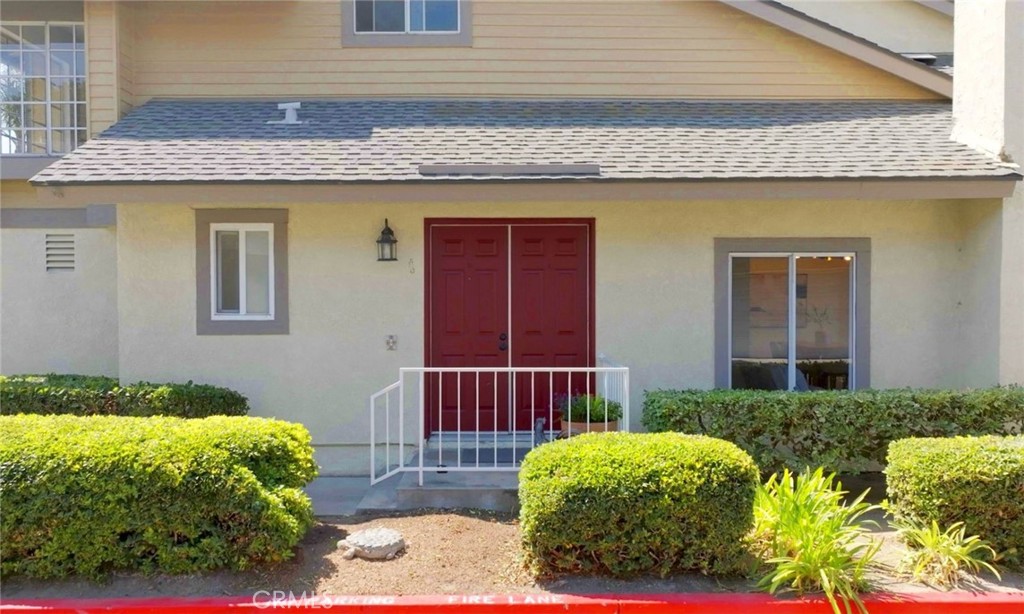 Welcome to the Historic District of Old Towne Orange a true gem close to the Plaza home of the Circle and Chapman University. Exclusively gated community of Hampton Court is carefully maintained and offers a beautiful sparkling pool and spa. One of the largest models, this corner unit boasts an upgraded kitchen with shaker cabinets, quartz countertops and stainless-steel appliances, a delight to cook in and entertain. Vaulted ceilings, filled with plenty of natural light, make this dining room and large living area thoughtfully designed for comfort, convenience and versatility. This 3 bedroom 2 ½ bath home has been freshly painted with designer touches make it move in ready. The backyard is a great area to relax, garden and entertain any day of the week. This is a rare opportunity to live in Old Towne Orange and enjoy all it has to offer, Restaurants, specialty boutiques, Antique shops, evening walks and much more. A true gem in the heart of Old Towne