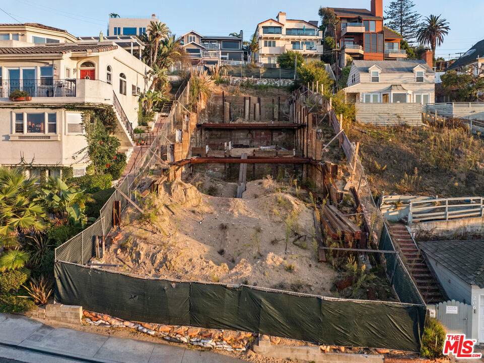 Properties 2 210 Montreal Street