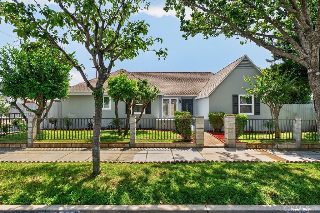 416 N Monterey