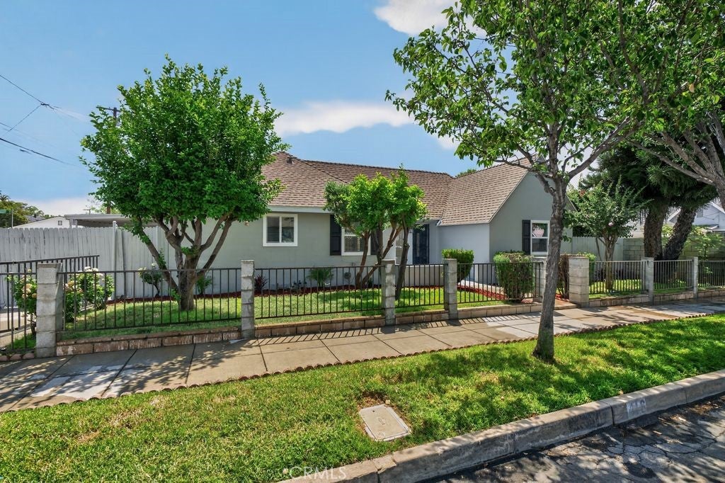 416 N Monterey