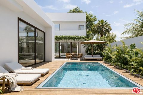 Photo of 645 N Gardner Street, Los Angeles, CA 90036 (MLS # 26658443)