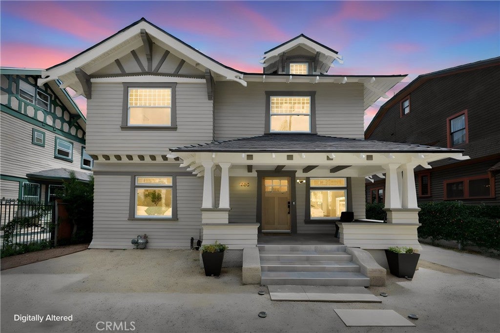 Photo of 1800 Oxford Avenue, Los Angeles, CA 90006 (MLS # DW26203696)