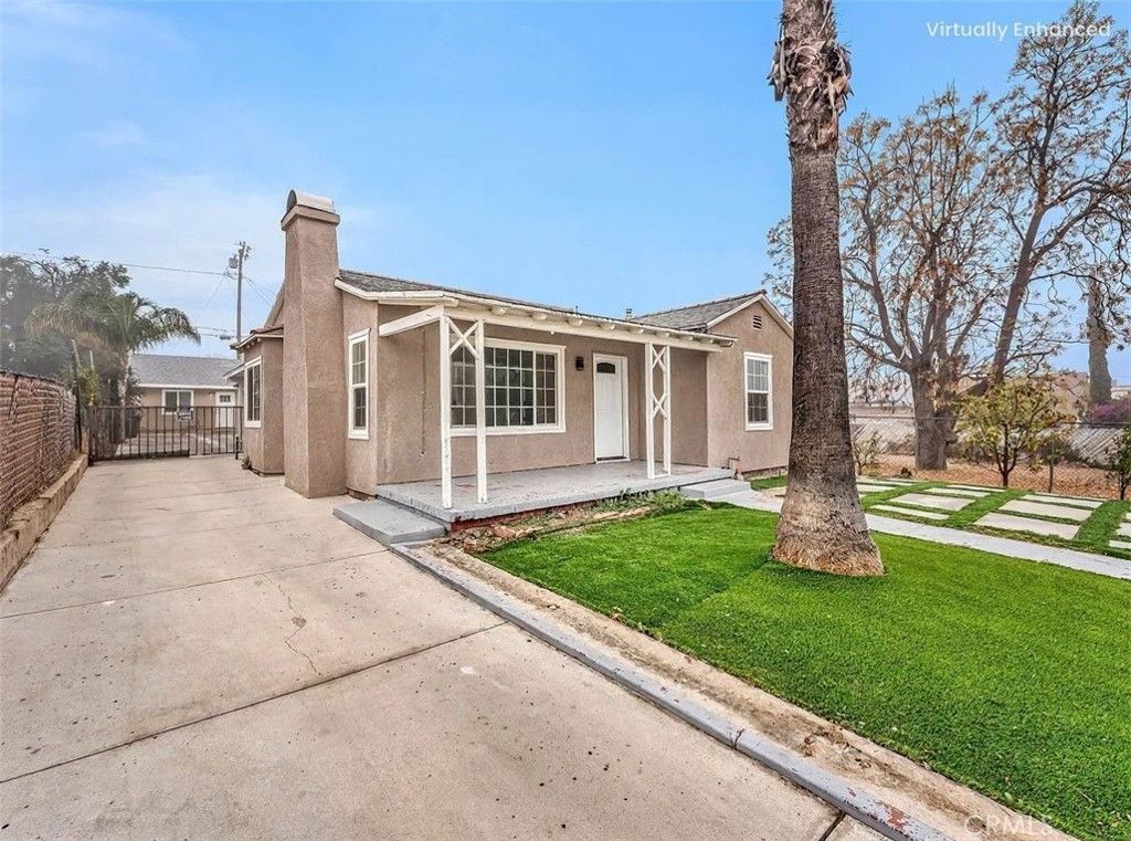 Photo of 138 E Peck St, Lake Elsinore, CA 92530 (MLS # IV26011051)